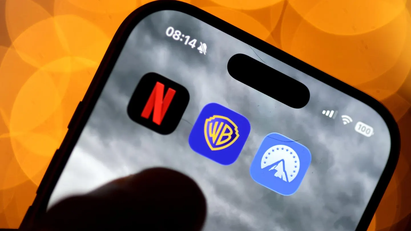 Los logotipos de las aplicaciones de Netflix, Warner Brothers y Paramount se ven en la pantalla de un smartphone. Los logotipos de las aplicaciones de Netflix, Warner Brothers y Paramount se ven en la pantalla de un smartphone.