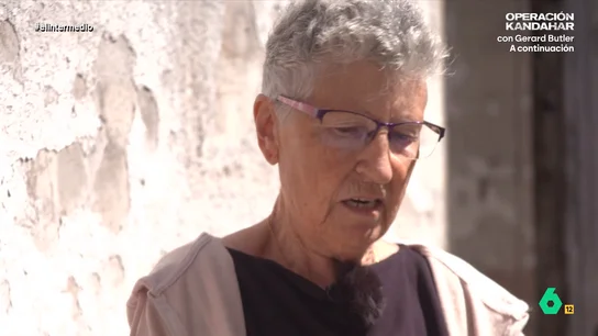 Josefina Vidal, el fuego arrasó su casa: "Tengo que empezar de nuevo a mis 74 años" En este vídeo, El Intermedio recuerda la visita que Andrea Ropero hizo a Castrocalbón, un pueblo de León que se vio afectado por los incendios. Allí pudo charlar con una de sus vecinas, que, además, perdió su casa.