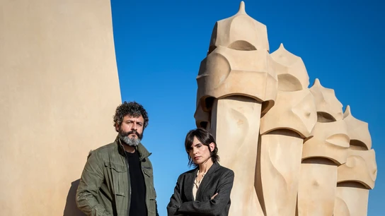 Isak Férriz y Verónica Echegui en una imagen promocional de 'Ciudad de sombras' Isak Férriz y Verónica Echegui en una imagen promocional de 'Ciudad de sombras'