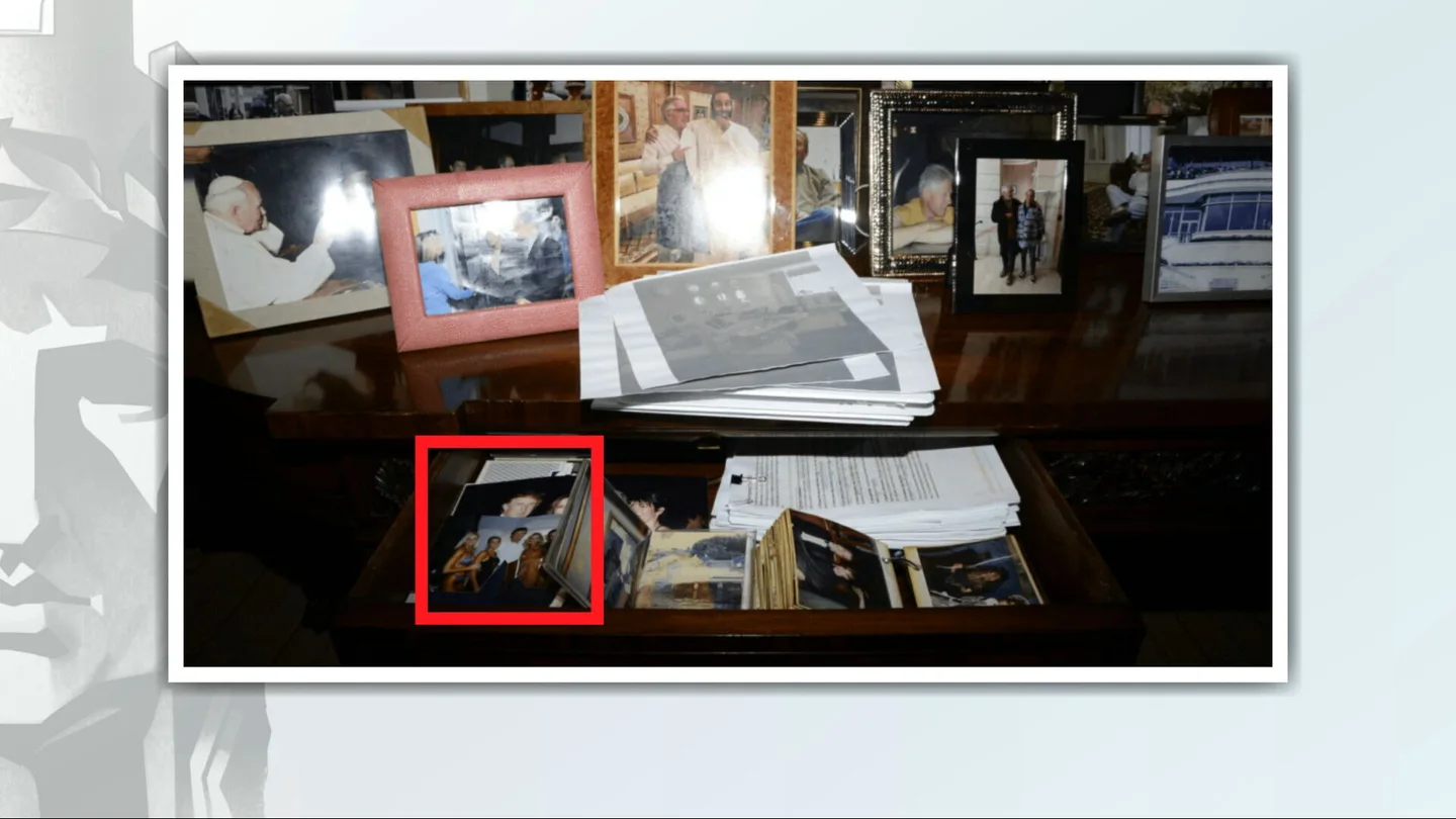 Las fotografías de Donald Trump en el escritorio de Jeffrey Epstein Las fotografías de Donald Trump en el escritorio de Jeffrey Epstein