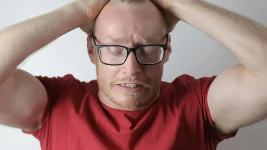 Qué es el "síndrome de la cara de lunes" (y por qué existe) Qué es el "síndrome de la cara de lunes" (y por qué existe)