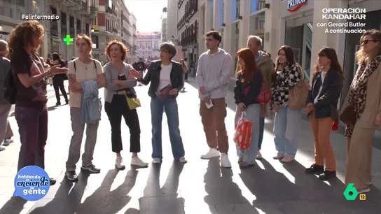 Thais Villas se compromete a ir al Congreso para pedir que vuelva El Canto del Loco: "¡Que lo pido!" El Intermedio recuerda el debate generado por Thais Villas sobre la vuelta de Amaia Montero a La Oreja de Van Gogh. La reportera planteaba a la gente si les gustaba que volviera al grupo su antigua vocalista o, en cambio, preferían a Leire Martínez.