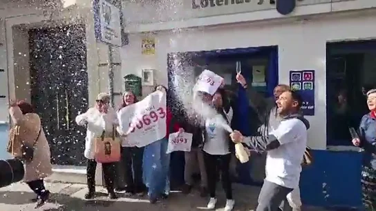 La emoción llega a Santa Fe (Granada) gracias al tercer premio de la Lotería La emoción llega a Santa Fe (Granada) gracias al tercer premio de la Lotería