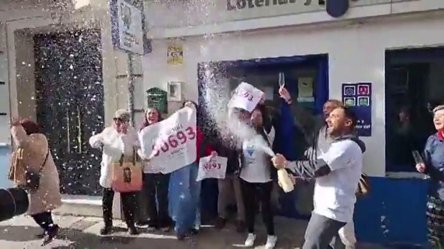 La emoción llega a Santa Fe (Granada) gracias al tercer premio de la Lotería