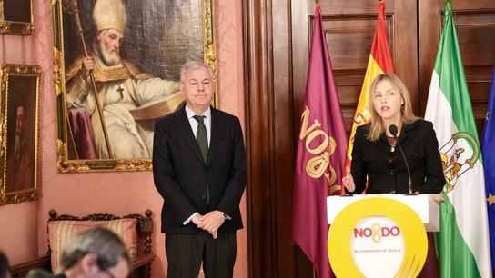 La portavoz del grupo municipal Vox en el Ayuntamiento de Sevilla, Cristina Peláez, interviene para explicar el contenido del acuerdo firmado con el alcalde , José Luis Sanz, para apoyar los presupuestos municipales 2026. La portavoz del grupo municipal Vox en el Ayuntamiento de Sevilla, Cristina Peláez, interviene para explicar el contenido del acuerdo firmado con el alcalde , José Luis Sanz, para apoyar los presupuestos municipales 2026.