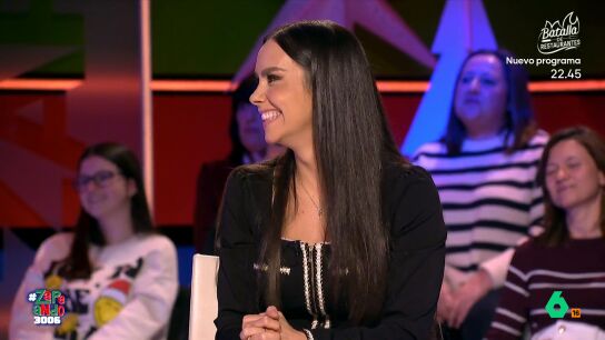 La zapeadora es la encargada, junto a Alberto Chicote, de despedir el a&ntilde;o en Atresmedia y su look sigue ocupando titulares. Por ese motivo, Dani Mateo no ha podido evitar preguntar a Cristina sobre su vestido. 