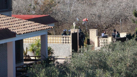 Dos hombres se atrincheran en una casa de Elche tras matar de una paliza a dos personas