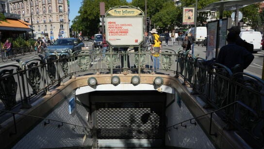 Metro cerrado en Par&iacute;s, Francia