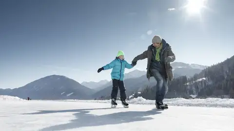 Lago Wissensee en Carintia, Austria Lago Wissensee en Carintia, Austria