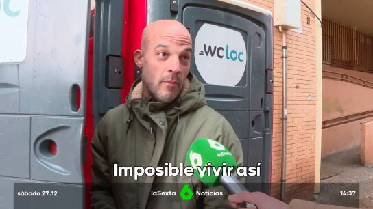 Los vecinos afectados por el incendio de un garaje en C&aacute;diz denuncian que llevan un mes sin agua: "Las bajantes est&aacute;n todas derretidas"