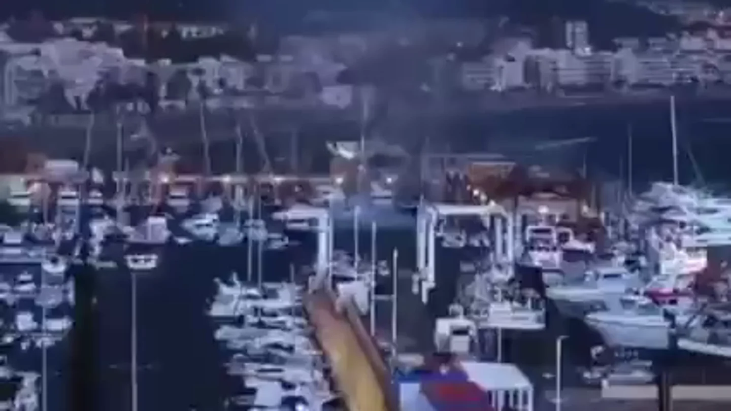 Mangas marinas y granizadas provocan destrozos en el puerto de Mazarrón Mangas marinas y granizadas provocan destrozos en el puerto de Mazarrón