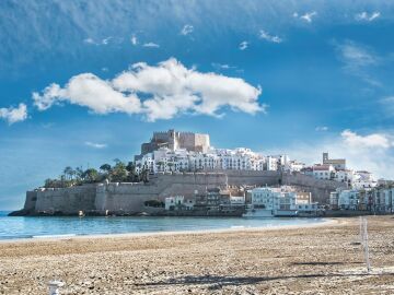 Panor&aacute;mica de Pe&ntilde;&iacute;scola desde la playa