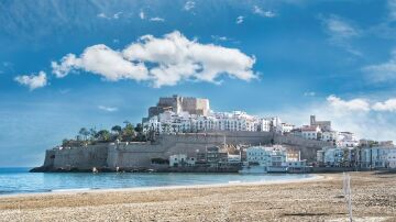 Panor&aacute;mica de Pe&ntilde;&iacute;scola desde la playa