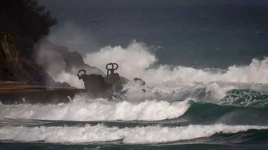 Imagen del monumento de Chillida den San Sebastián Imagen del monumento de Chillida den San Sebastián