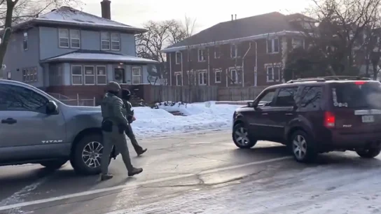 Agentes del ICE junto a Renee Nicole Good momentos antes de su asesinato. Agentes del ICE junto a Renee Nicole Good momentos antes de su asesinato.