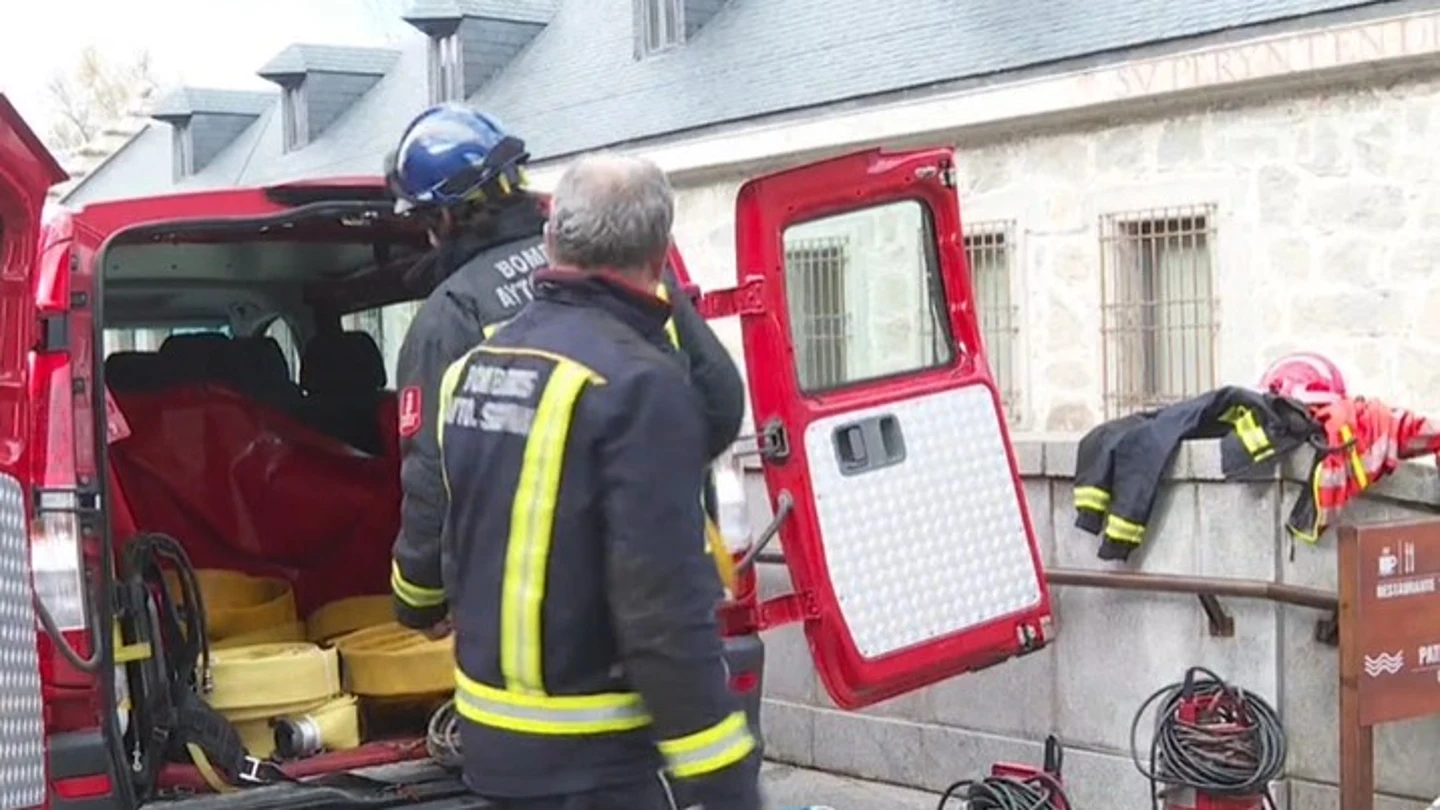 Muere una mujer en el incendio de una vivienda en el Real Sitio de San Ildefonso (Segovia) Muere una mujer en el incendio de una vivienda en el Real Sitio de San Ildefonso (Segovia)