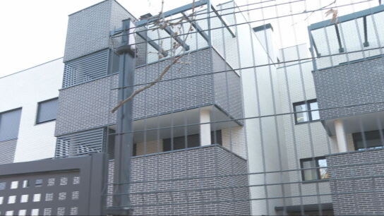 Imagen del edificio ocupado en Cobe&ntilde;a