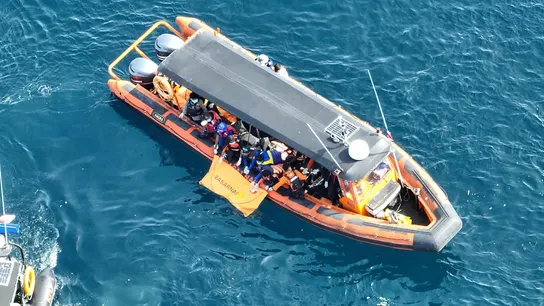 Una de las embarcaciones del operativo de rescate que buscaba a los españoles desaparecidos tras el naufragio de un barco turístico en Indonesia. Una de las embarcaciones del operativo de rescate que buscaba a los españoles desaparecidos tras el naufragio de un barco turístico en Indonesia.