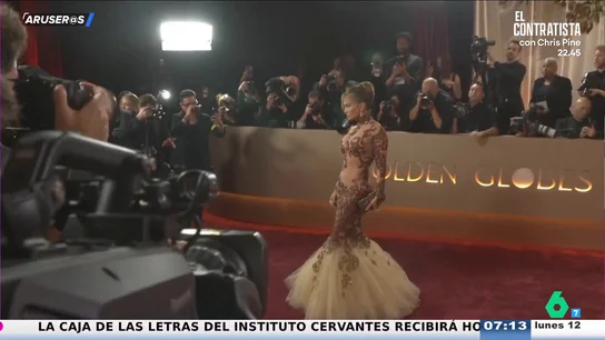 Los looks más deslumbrantes de los Globos de Oro: de la inesperada elegancia de Miley Cyrus a las "transparencias estratégicas" de Jennifer Lopez Los looks más deslumbrantes de los Globos de Oro: de la inesperada elegancia de Miley Cyrus a las "transparencias estratégicas" de Jennifer Lopez