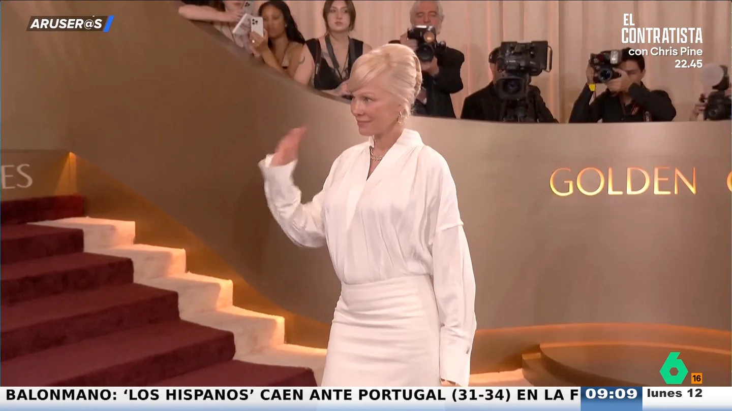 Alfonso Arús, sobre el cambio de look de Pamela Anderson en los Globos de Oro: "Es Soraya Arnelas dentro de 25 años" Alfonso Arús, sobre el cambio de look de Pamela Anderson en los Globos de Oro: "Es Soraya Arnelas dentro de 25 años"