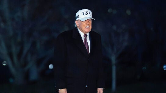 El presidente de EEUU, Donald Trump, antes de subir al Air Force One