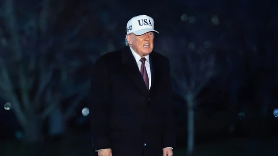 El presidente de EEUU, Donald Trump, antes de subir al Air Force One El presidente de EEUU, Donald Trump, antes de subir al Air Force One