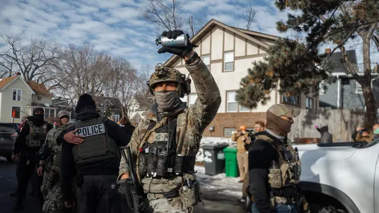 Agentes del ICE durante una redada en Minneapolis Agentes del ICE durante una redada en Minneapolis