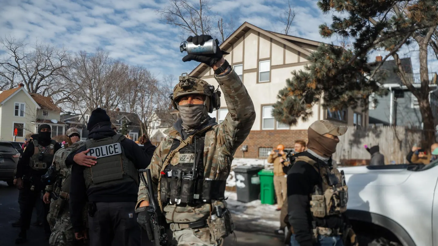 Agentes del ICE durante una redada en Minneapolis Agentes del ICE durante una redada en Minneapolis