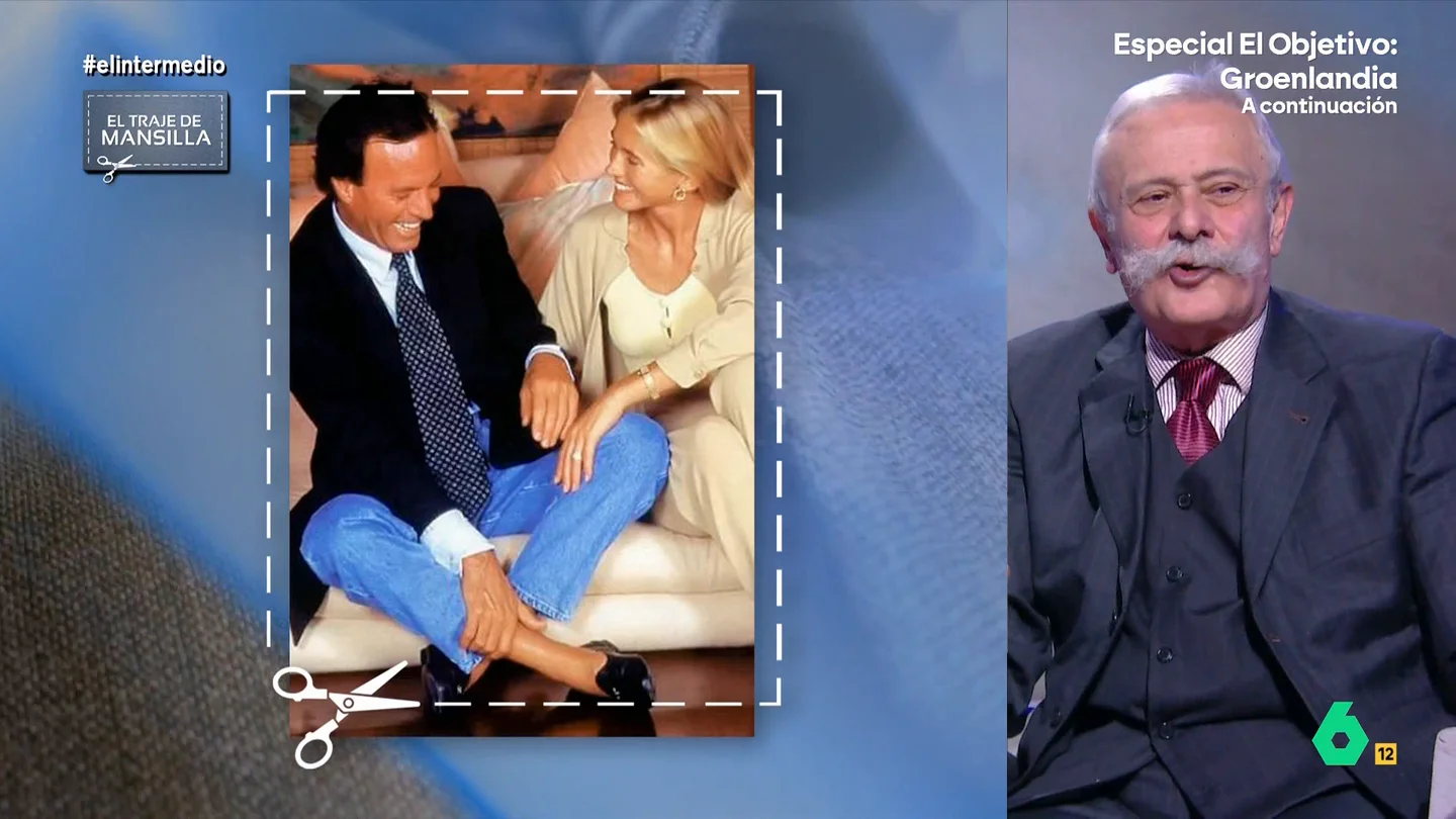 Pedro Mansilla señala el "pecado a la elegancia" de Julio Iglesias: "A la derecha no le sudan los pies como a los pobres" El sociólogo repasa alguno de los hitos estéticos y estilísticos del cantante que puso de moda, por ejemplo, no llevar calcetines o quitarse antes el abrigo que la bufanda, algo que llegó a copiar José María Aznar.