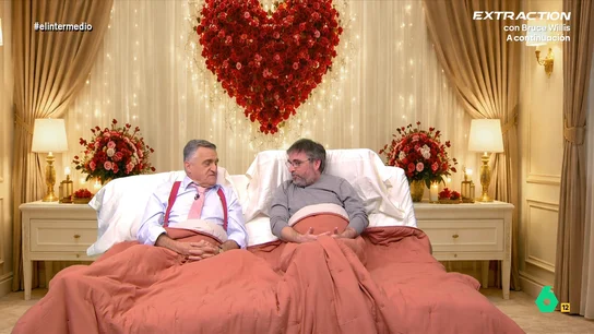 Évole desvela la diferencia entre entrevistar a Maduro y a Julio Iglesias: "No viene la fuerza pretoriana de Ayuso a detenerte" El periodista se ha metido en la cama con el Gran Wyoming para presentar la nueva temporada de 'Lo de Évole' y, además, han charlado sobre actualidad: desde las amenazas de Trump a la Julio Iglesias.