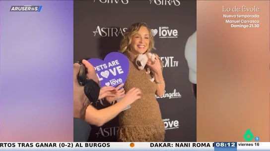 El tierno vídeo de Sharon Stone posando con un perro que acaba de adoptar tras conocerlo en unos premios El tierno vídeo de Sharon Stone posando con un perro que acaba de adoptar tras conocerlo en unos premios