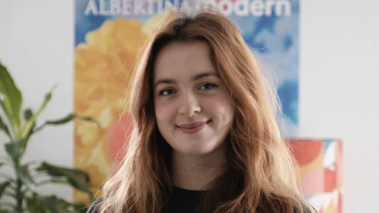 Autumn Woods autora de 'Night Shade' en una foto promocional Autumn Woods autora de 'Night Shade' en una foto promocional