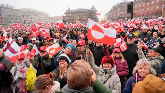 Miles de personas se manifiestan en Dinamarca contra Trump: "Manos fuera de Groenlandia" Miles de personas se manifiestan en Dinamarca contra Trump: "Manos fuera de Groenlandia"