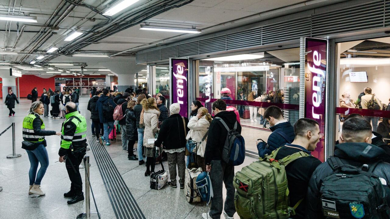 Renfe e Iryo habilitan teléfonos de atención para los familiares de las víctimas de los trenes descarrilados en Adamuz