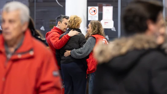 Personal de Cruz Roja atiende a los familiares de los afectados por el descarrilamiento de dos trenes en Adamuz Personal de Cruz Roja atiende a los familiares de los afectados por el descarrilamiento de dos trenes en Adamuz
