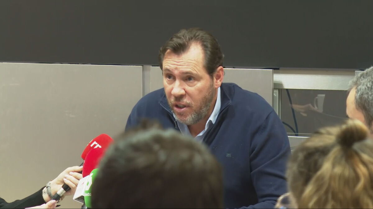 Óscar Puente afirma que el descarrilamiento de Adamuz es "difícil de explicar": "Es muy extraño"