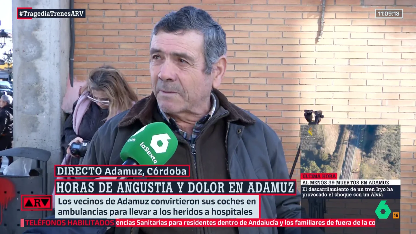 Un vecino de Adamuz destaca la respuesta del pueblo tras la tragedia ferroviaria: "El pueblo entero se volcó. La gente ayudó con mantas, con lo que tenía" Un vecino de Adamuz destaca la respuesta del pueblo tras la tragedia ferroviaria: "El pueblo entero se volcó. La gente ayudó con mantas, con lo que tenía"