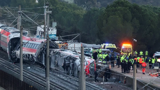 Escena del accidente ferroviario tras el choque de dos trenes en Adamuz Escena del accidente ferroviario tras el choque de dos trenes en Adamuz