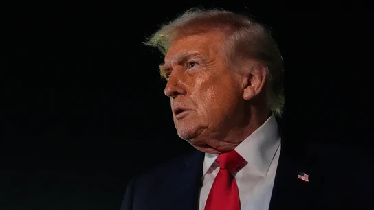 El presidente de Estados Unidos, Donald Trump, atiende a los medios antes de subir al Air Force One El presidente de Estados Unidos, Donald Trump, atiende a los medios antes de subir al Air Force One