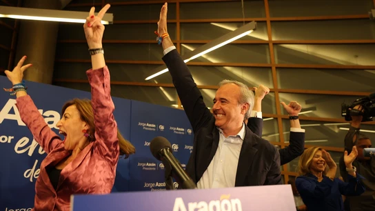 Jorge Azcón celebraba junto a Natalia Chueca la victoria en las elecciones de Aragón de 2023. Jorge Azcón celebraba junto a Natalia Chueca la victoria en las elecciones de Aragón de 2023.