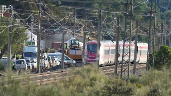 Imagen de la zona del accidente ferroviario con los convoyes de trenes siniestrados. A 19 de enero de 2026, en Adamuz, C&oacute;rdoba
