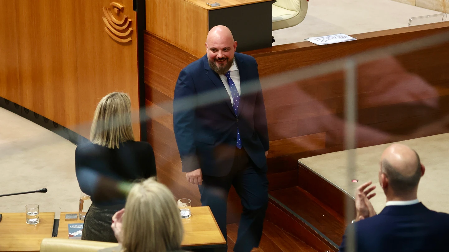 Manuel Naharro, nuevo presidente de la Asamblea extremeña con los votos en solitario del PP Manuel Naharro, nuevo presidente de la Asamblea extremeña con los votos en solitario del PP