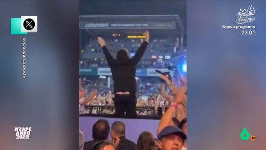 Javier Milei lo daba todo en el Festival de Doma y Folclore de Jes&uacute;s Mar&iacute;a, en Argentina. No solo en escenario, sino detr&aacute;s de &eacute;l, donde dejaba una imagen muy comentada en las redes, y en este v&iacute;deo de Zapeando.