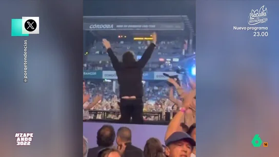 El vídeo de Javier Milei enseñando la 'hucha' durante un concierto: "Ahí podría caber todo el dinero que ha recortado" Javier Milei lo daba todo en el Festival de Doma y Folclore de Jesús María, en Argentina. No solo en escenario, sino detrás de él, donde dejaba una imagen muy comentada en las redes, y en este vídeo de Zapeando.