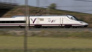 Imagen de archivo de un tren de AVE.