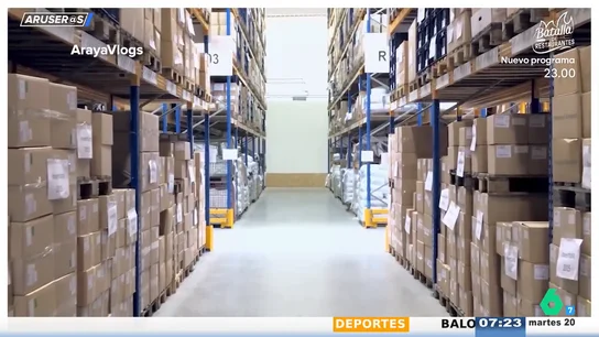 Alfonso Arús, al saber que existen tiendas de productos devueltos de Amazon que los revenden por 2,45 dólares: "¿Esto lo hay en España?" Alfonso Arús, al saber que existen tiendas de productos devueltos de Amazon que los revenden por 2,45 dólares: "¿Esto lo hay en España?"