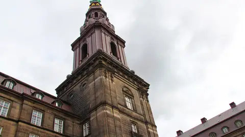 Torre del Palacio de Christiansborg en Copenhague Torre del Palacio de Christiansborg en Copenhague