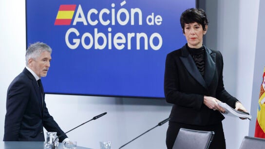Elma Saiz y Fernando Grande-Marlaska, durante la rueda de prensa posterior al Consejo de Ministros