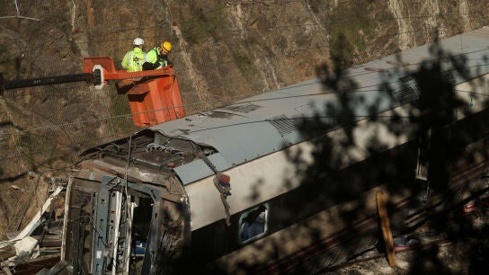 Uno de los trenes accidentados en Adamuz, completamente destrozado tras el impacto