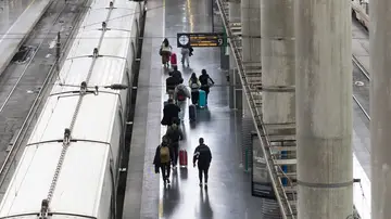 Viajeros en la Estación de Atocha Viajeros en la Estación de Atocha